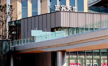 智轨、公交直达！万象宜宾天地交通全指南！停车免费！